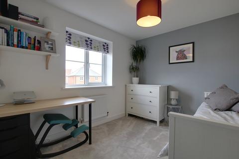 38 Narrowleaf Drive, Ringwood, BH24 3FS