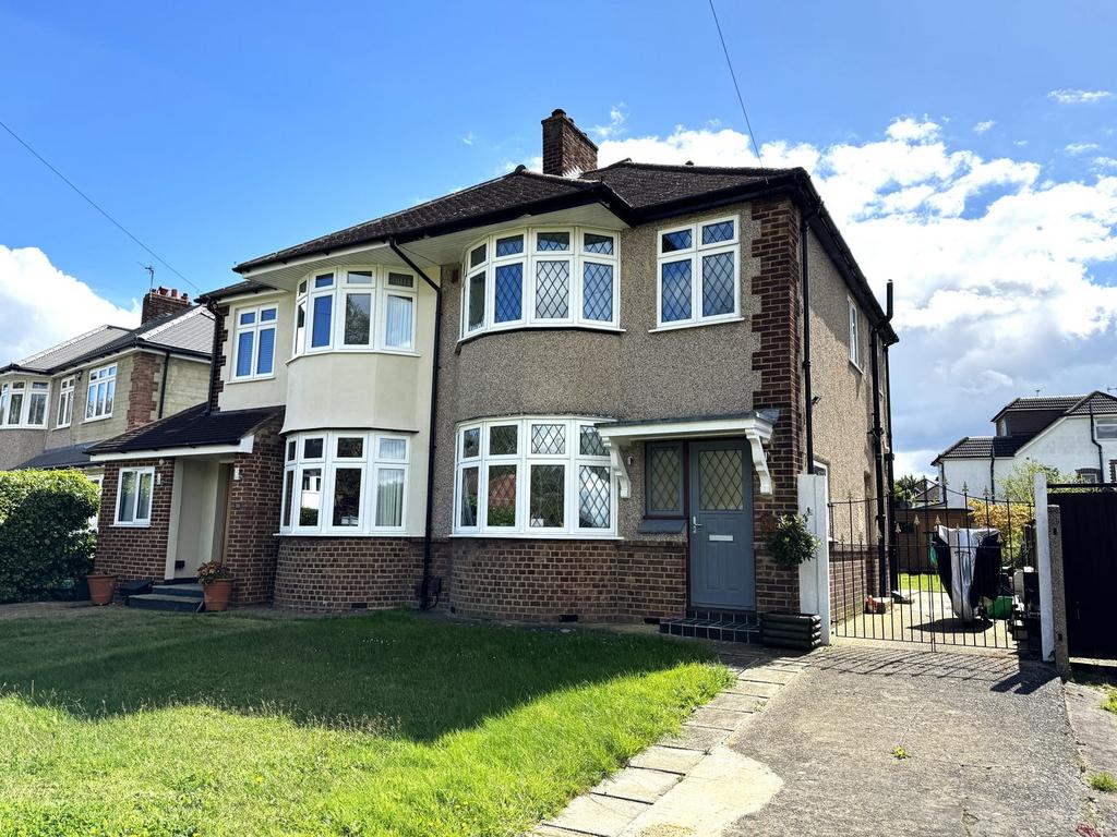 Merton Gardens, Orpington BR5 3 bed property for sale £650,000