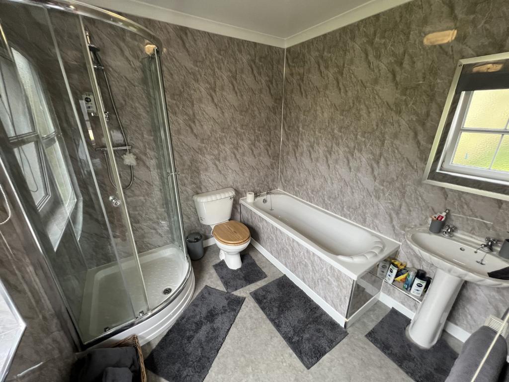 En Suite Bathroom