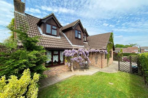 3 bedroom chalet for sale, Bolhinton Avenue, Pooks Green, New Forest, SO40