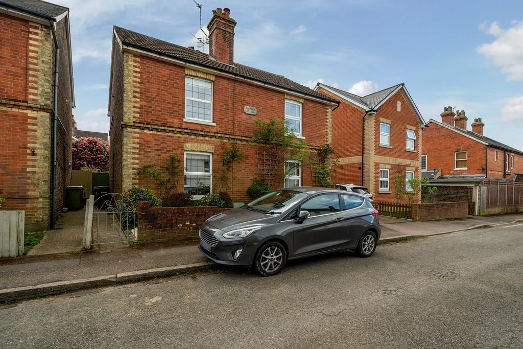 Elm Road, Tunbridge Wells, TN4 2 bed semidetached house for sale £