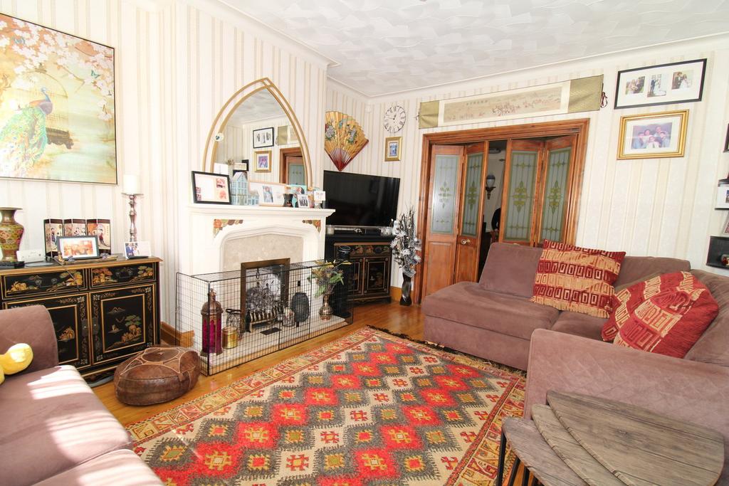 Langley Way, West Wickham, BR4 3 bed terraced house for sale £595,000