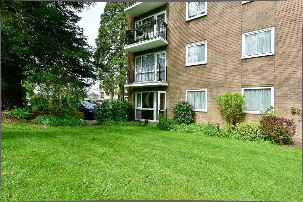 Hawkshead Road, Potters Bar, EN6 2 bed apartment for sale £309,950