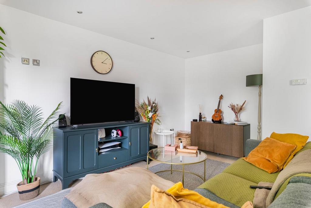 Ashmere Avenue, Beckenham, BR3 2 bed flat £385,000