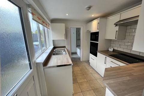 3 bedroom terraced house to rent, Lime Grove, Newark, Nottinghamshire, Notts, NG24