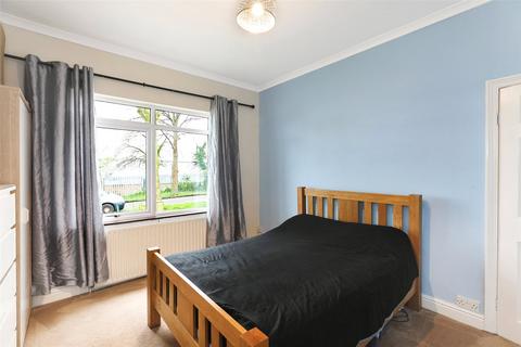 4 bedroom semi-detached house for sale, Palesides Avenue, Ossett, West Yorkshire, WF5