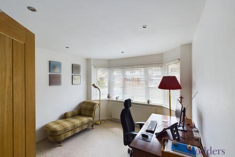 40 Common Lane, New Haw, Addlestone, KT15 3LJ