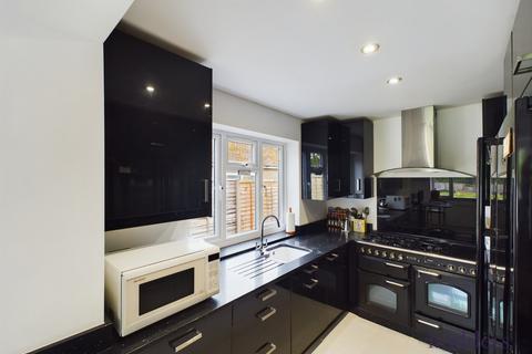40 Common Lane, New Haw, Addlestone, KT15 3LJ