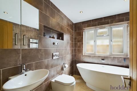 40 Common Lane, New Haw, Addlestone, KT15 3LJ