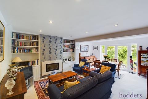 40 Common Lane, New Haw, Addlestone, KT15 3LJ