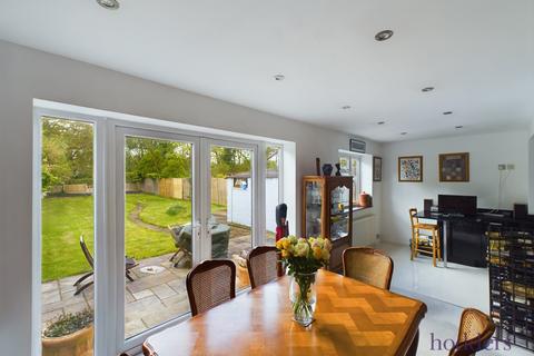 40 Common Lane, New Haw, Addlestone, KT15 3LJ