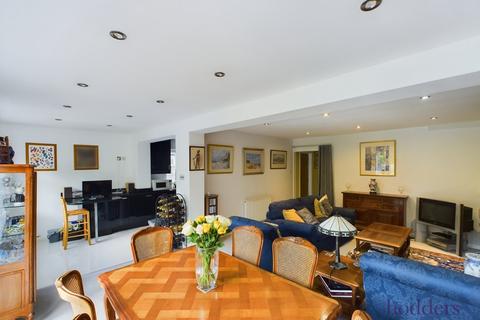40 Common Lane, New Haw, Addlestone, KT15 3LJ