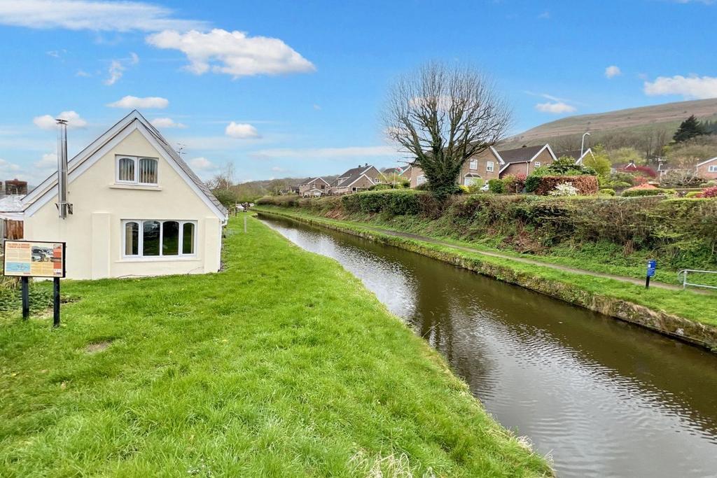 Station Road, Govilon, Abergavenny, NP7 2 bed detached house for sale