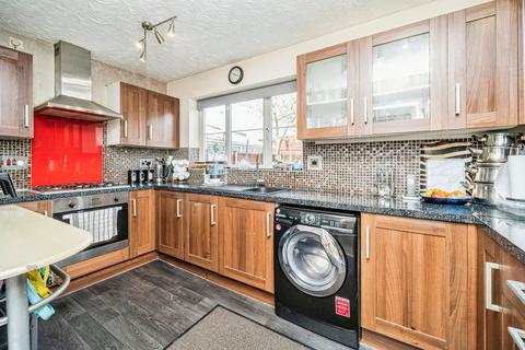 12 Eagle Lane, Tipton, DY4 0JE