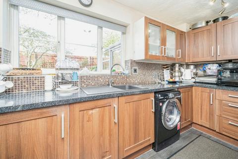12 Eagle Lane, Tipton, DY4 0JE