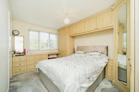 12 Eagle Lane, Tipton, DY4 0JE