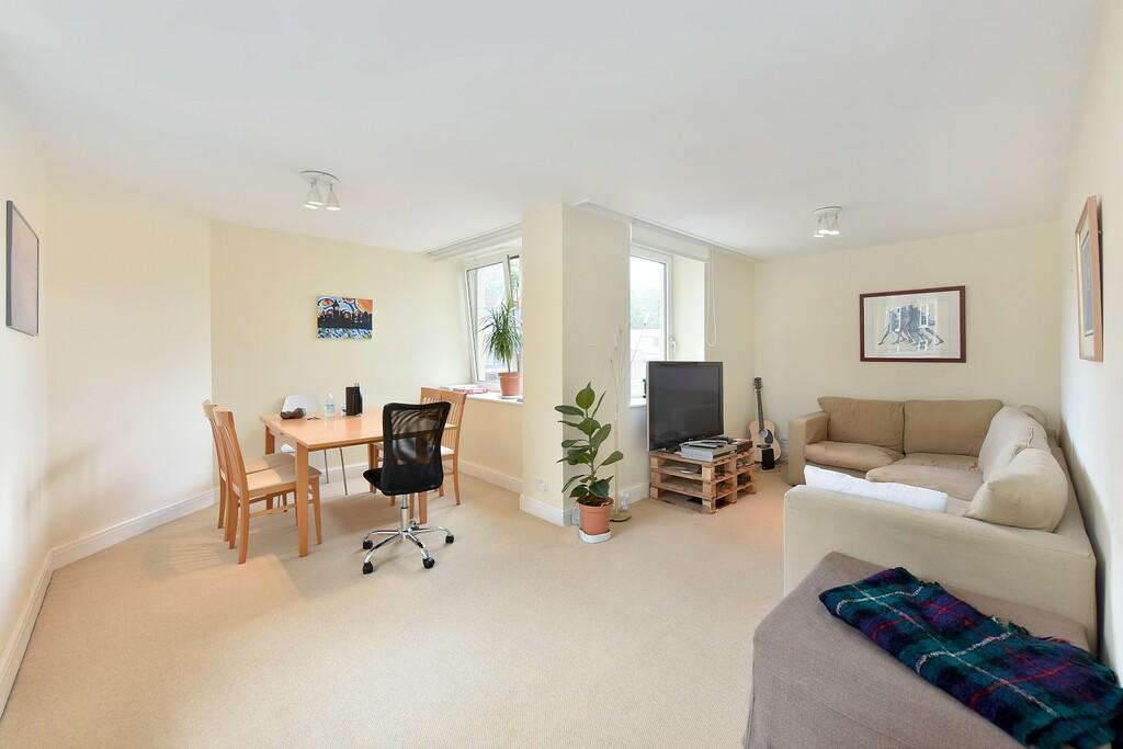 Kings Road, Chelsea, SW3 3 bed apartment to rent £3,358 pcm (£775 pw)