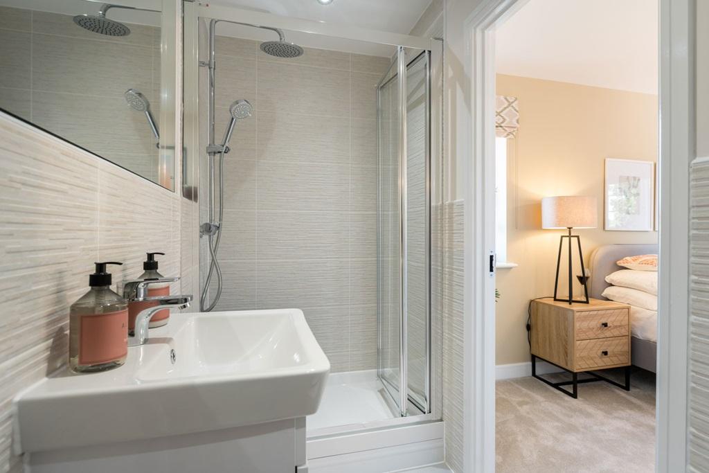A modern and elegant en suite shower room