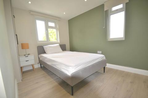 7 bedroom terraced house to rent, Framfield Road, Hanwell
