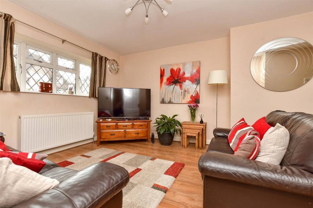 Darcy Close, Coulsdon, Surrey 4 bed semidetached house for sale £600,000