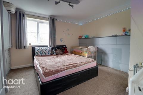 2 bedroom flat for sale, Causton Square, Dagenham