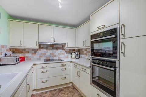 2 bedroom retirement property for sale, Cunliffe Road, Ilkley, West Yorkshire, LS29