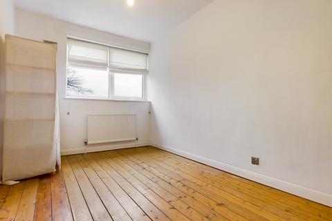 2 bedroom flat to rent, Lynwood Court, Stoughton Road, Stoneygate