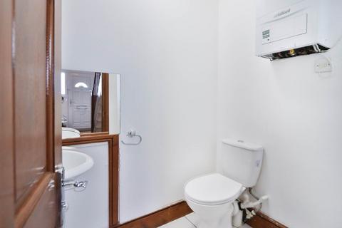 69 Queens Road, New Malden, KT3 6BY