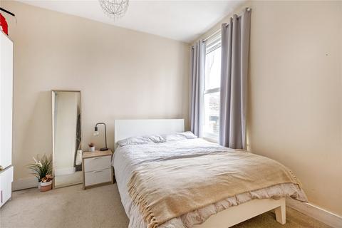 2 bedroom flat to rent, Cambray Road, London, SW12