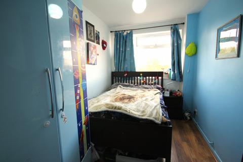3 bedroom flat to rent, Talisman Way, Wembley, Middlesex, HA9