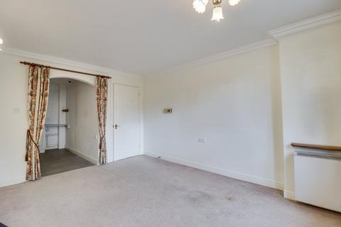 1 bedroom flat for sale, Regent Crescent, Horsforth, Leeds, West Yorkshire, LS18