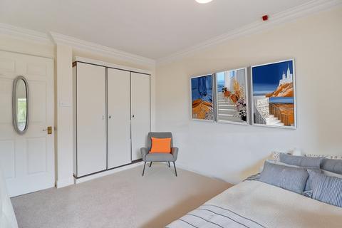 1 bedroom flat for sale, Regent Crescent, Horsforth, Leeds, West Yorkshire, LS18