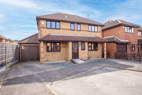 4 bedroom detached house for sale, Jarvis Road, Canvey Island, SS8