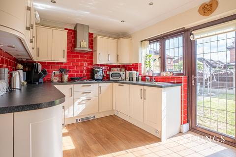 4 bedroom detached house for sale, Jarvis Road, Canvey Island, SS8