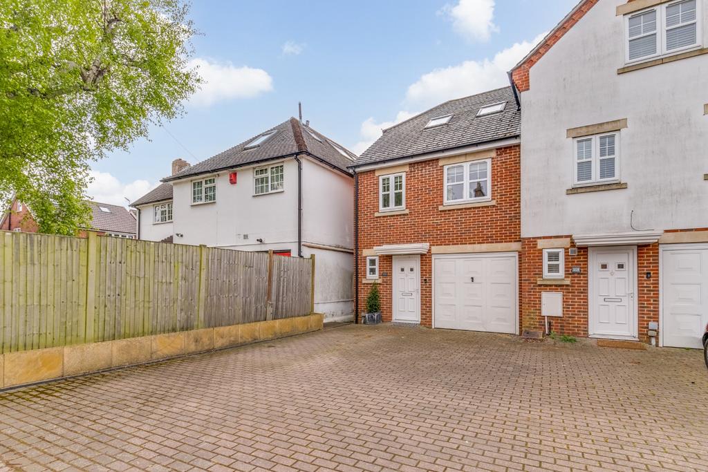 Verulam Road, Hitchin 3 bed end of terrace house for sale £635,000