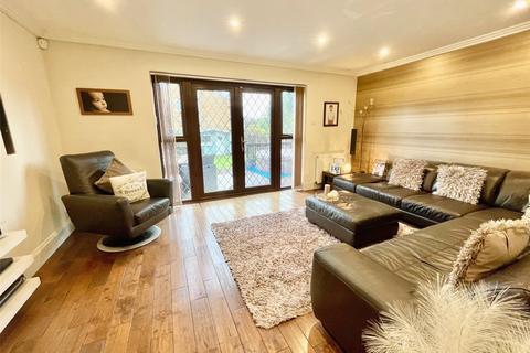 3 bedroom semi-detached house for sale, Eastwood Rise, Eastwood, Leigh-On-Sea, Essex, SS9