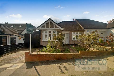 3 bedroom bungalow for sale, Farndale Crescent, Greenford, UB6