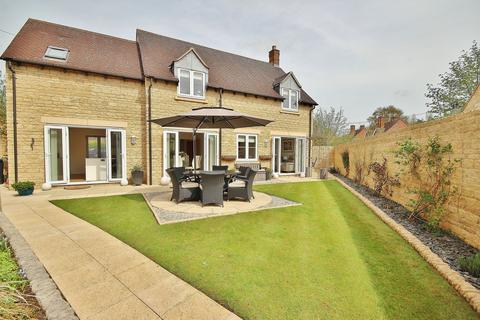 4 bedroom detached house for sale, Oak Tree Close, North Leigh, OX29