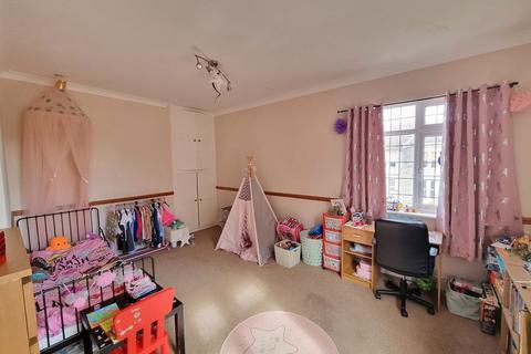 3 bedroom semi-detached house to rent, Charlton Road, Weston-super-mare