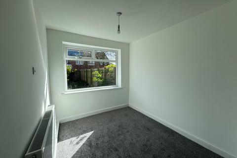 3 bedroom semi-detached house to rent, Denbigh Avenue, Wallsend.  NE28 0BX