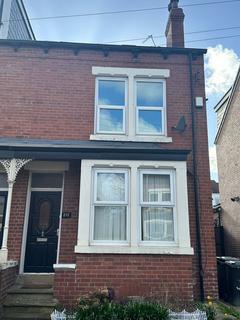 4 bedroom semi-detached house to rent, Leeds LS11