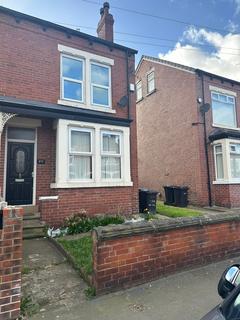 4 bedroom semi-detached house to rent, Leeds LS11