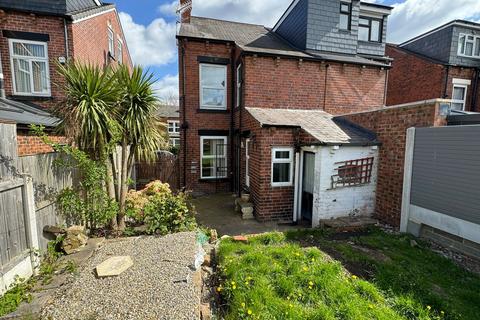 4 bedroom semi-detached house to rent, Leeds LS11