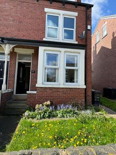 4 bedroom semi-detached house to rent, Leeds LS11
