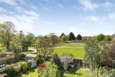 50 Ryecroft Avenue, Twickenham, TW2 6HR