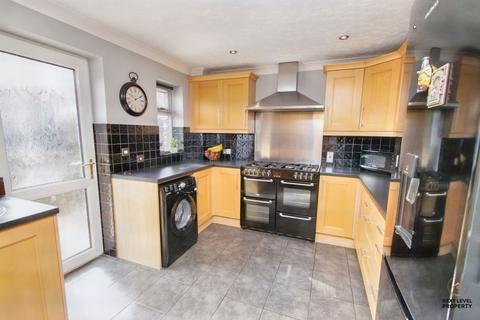 4 bedroom semi-detached house for sale, Brewin Avenue, March, PE15