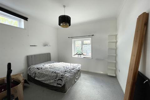2 bedroom ground floor flat for sale, Staplehurst, Kent