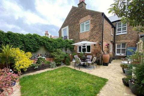 4 bedroom terraced house for sale, Stanhope Road, Deal, Kent, CT14