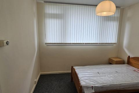 2 bedroom flat to rent, Warwick Crescent, off Arthur Road , Edgbaston B15