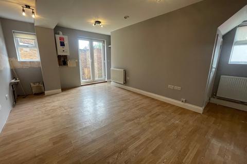 2 bedroom flat to rent, North View Road, Hornsey